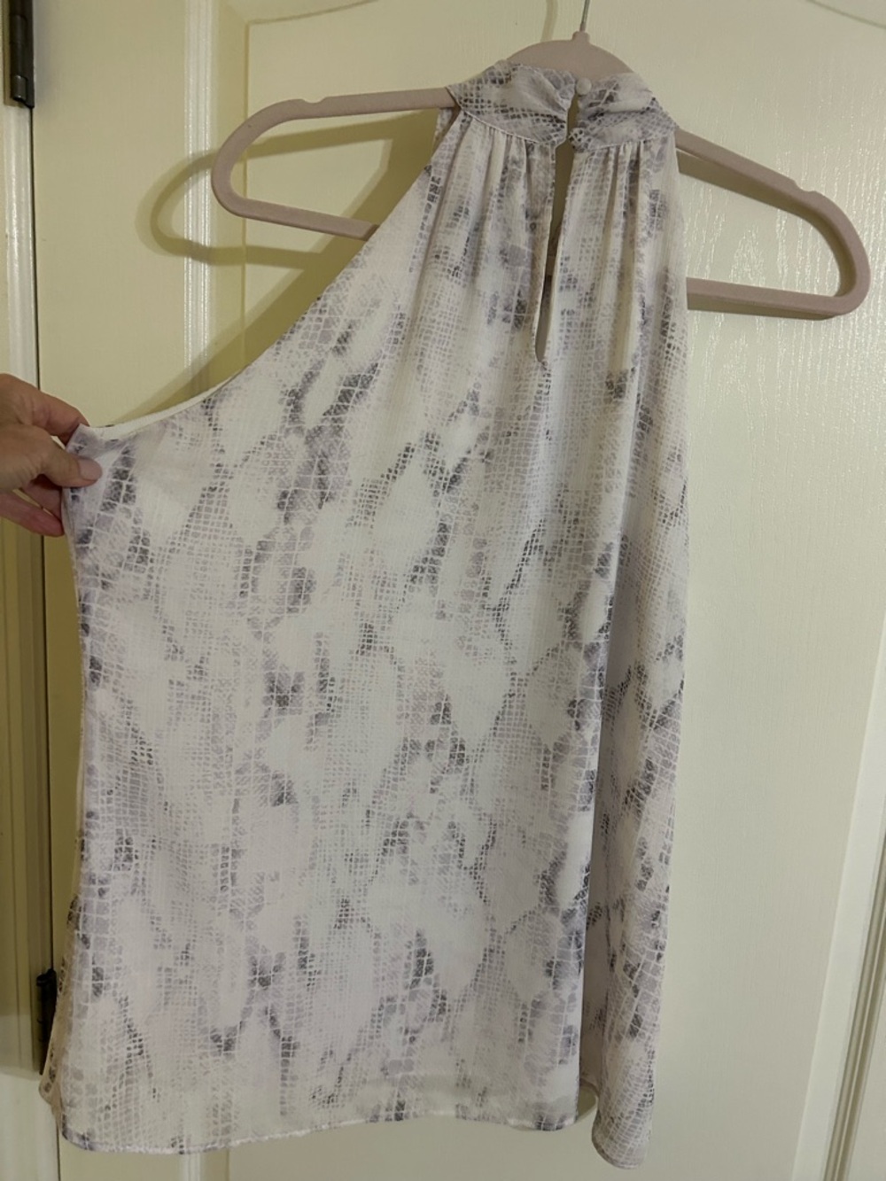 White House Black Market White and Gray/purple hue Snake-Print top Large - Picture 2 of 5